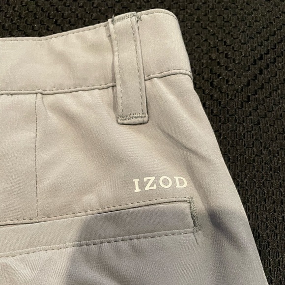 NWOT Izod Golf flat-front, gray shorts. Size 30 waist. - Picture 3 of 6